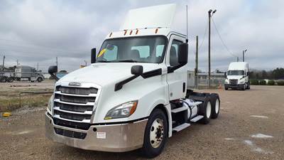 Freightliner Cascadia 126 Day Cab Truck - 450HP, 12 Speed Automatic