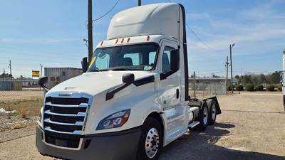 Freightliner Cascadia 126 Day Cab Truck - 400HP, 12 Speed Automatic