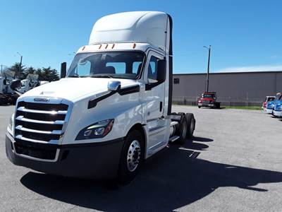 Freightliner Cascadia 126 Day Cab Truck - 450HP, 12 Speed Automatic