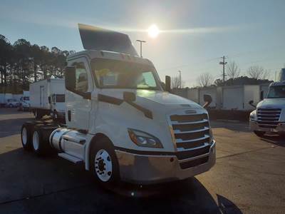 Freightliner Cascadia 126 Day Cab Truck - 450HP, 12 Speed Automatic