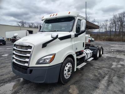 Freightliner Cascadia 126 Day Cab Truck - 455HP, 12 Speed Automatic