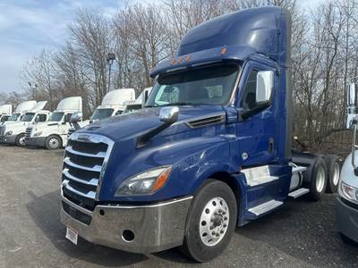 Freightliner Cascadia 126 Day Cab Truck - 400HP, 12 Speed Automatic