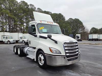 Freightliner Cascadia 126 Day Cab Truck - 455HP, 12 Speed Automatic
