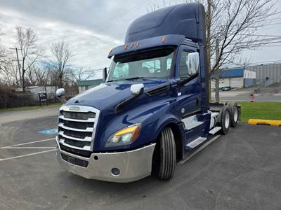 Freightliner Cascadia 126 Day Cab Truck - 400HP, 12 Speed Automatic