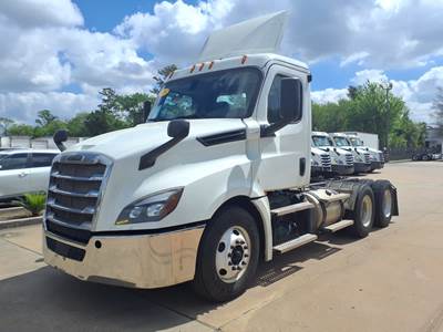 Freightliner Cascadia 126 Day Cab Truck - 455HP, 12 Speed Automatic
