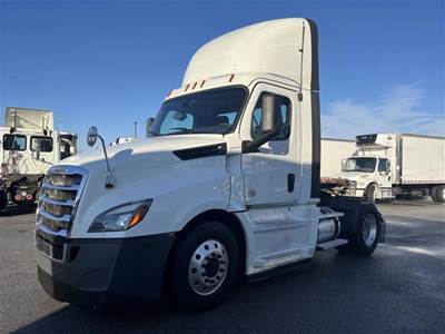 Freightliner Cascadia 126 Single Axle Day Cab Truck - 455HP, 12 Speed Automatic