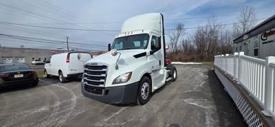 Freightliner Cascadia 126 Single Axle Day Cab Truck - 455HP, 12 Speed Automatic
