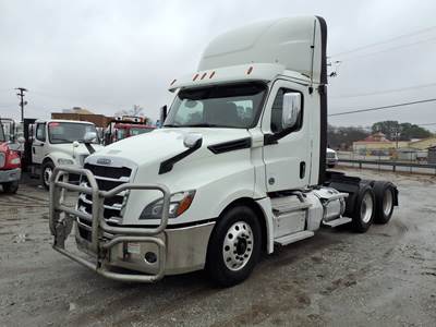 Freightliner Cascadia 126 Day Cab Truck - 455HP, 12 Speed Automatic