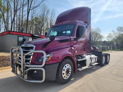 Freightliner Cascadia 126 Day Cab Truck - 450HP, 10 Speed Manual