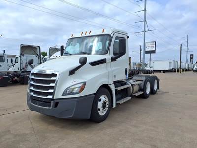 Freightliner Cascadia 126 Day Cab Truck - 410HP, 12 Speed Automatic