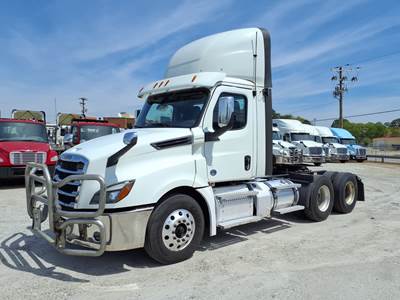 Freightliner Cascadia 126 Day Cab Truck - 455HP, 12 Speed Automatic