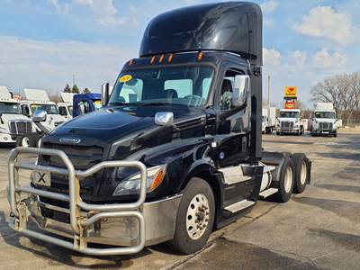 Freightliner Cascadia 126 Day Cab Truck - 450HP, 12 Speed Automatic