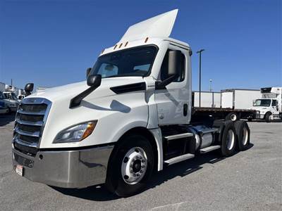 Freightliner Cascadia 126 Day Cab Truck - 450HP, 12 Speed Automatic