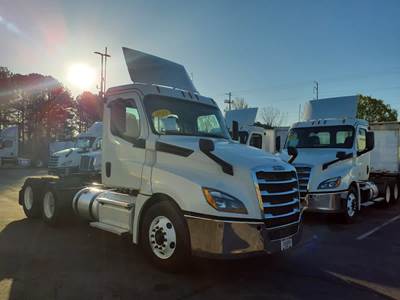 Freightliner Cascadia 126 Day Cab Truck - 450HP, 12 Speed Automatic