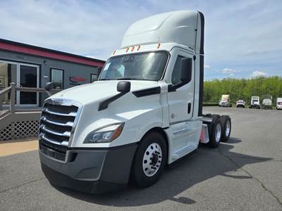 Freightliner Cascadia 126 Day Cab Truck - 400HP, 12 Speed Automatic