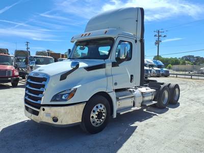 Freightliner Cascadia 126 Day Cab Truck - 455HP, 12 Speed Automatic