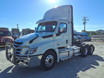 Freightliner Cascadia 126 Day Cab Truck - 455HP, 12 Speed Automatic