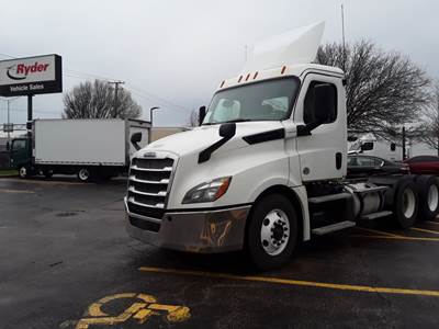 Freightliner Cascadia 126 Day Cab Truck - 450HP, 12 Speed Automatic