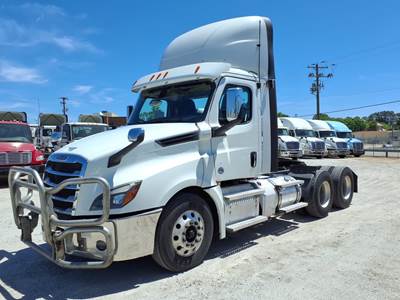 Freightliner Cascadia 126 Day Cab Truck - 455HP, 12 Speed Automatic
