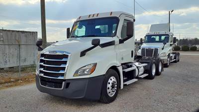 Freightliner Cascadia 126 Day Cab Truck - 455HP, 10 Speed Manual