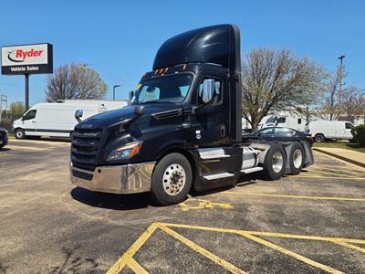 Freightliner Cascadia 126 Day Cab Truck - 450HP, 12 Speed Automatic