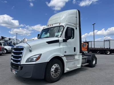 Freightliner Cascadia 126 Single Axle Day Cab Truck - 455HP, 12 Speed Automatic