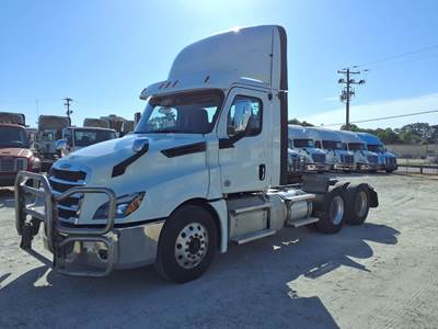 Freightliner Cascadia 126 Day Cab Truck - 455HP, 12 Speed Automatic
