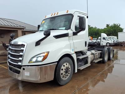 Freightliner Cascadia 126 Day Cab Truck - 450HP, 12 Speed Automatic