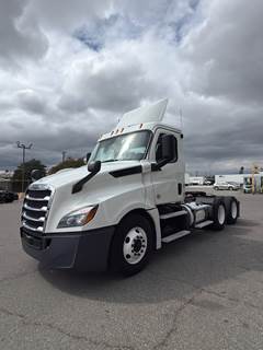 Freightliner Cascadia 126 Day Cab Truck - 455HP, 12 Speed Automatic
