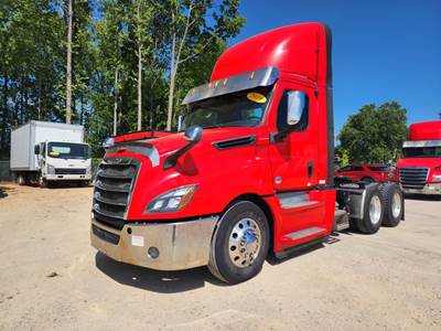 Freightliner Cascadia 126 Day Cab Truck - 455HP, 12 Speed Automatic