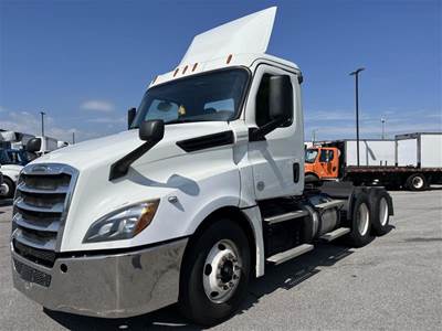 Freightliner Cascadia 126 Day Cab Truck - 450HP, 12 Speed Automatic