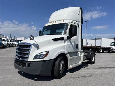 Freightliner Cascadia 126 Single Axle Day Cab Truck - 455HP, 12 Speed Automatic