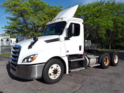 Freightliner Cascadia 126 Day Cab Truck - 455HP, 12 Speed Automatic