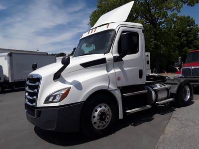 Freightliner Cascadia 126 Single Axle Day Cab Truck - 450HP, 12 Speed Automatic