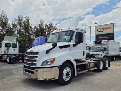 Freightliner Cascadia 126 Day Cab Truck - 455HP, 12 Speed Automatic