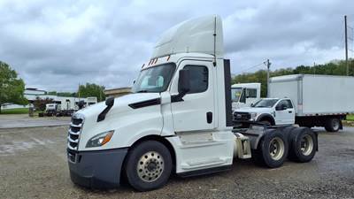 Freightliner Cascadia 126 Day Cab Truck - 400HP, 12 Speed Automatic