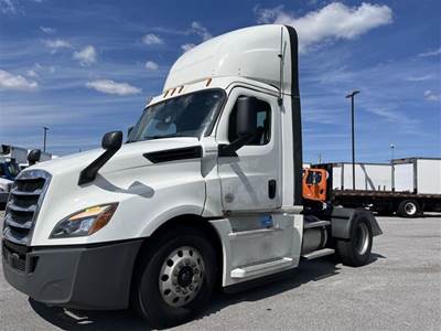 Freightliner Cascadia 126 Single Axle Day Cab Truck - 455HP, 12 Speed Automatic