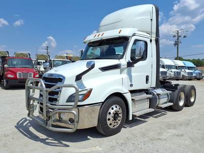 Freightliner Cascadia 126 Day Cab Truck - 455HP, 12 Speed Automatic