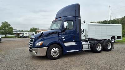 Freightliner Cascadia 126 Day Cab Truck - 400HP, 12 Speed Automatic