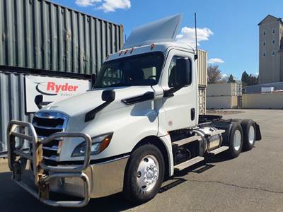 Freightliner Cascadia 126 Day Cab Truck - 450HP, 12 Speed Automatic