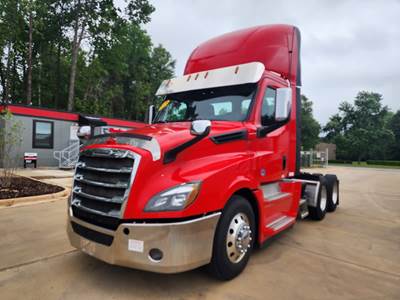 Freightliner Cascadia 126 Day Cab Truck - 455HP, 12 Speed Automatic