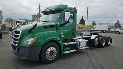 Freightliner Cascadia 126 Day Cab Truck - 505HP, 12 Speed Automatic