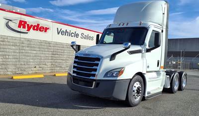 Freightliner Cascadia 126 Day Cab Truck - 400HP, 12 Speed Automatic