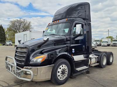 Freightliner Cascadia 126 Day Cab Truck - 450HP, 12 Speed Automatic