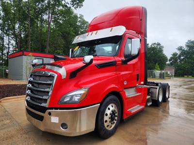 Freightliner Cascadia 126 Day Cab Truck - 455HP, 12 Speed Automatic