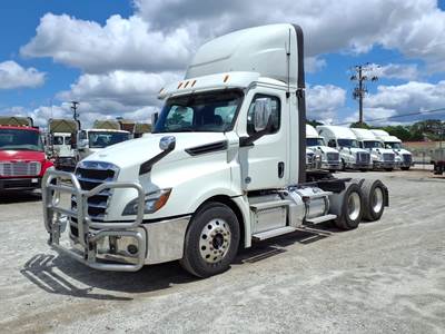Freightliner Cascadia 126 Day Cab Truck - 455HP, 12 Speed Automatic