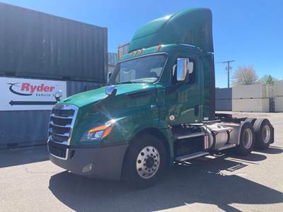 Freightliner Cascadia 126 Day Cab Truck - 505HP, 12 Speed Automatic
