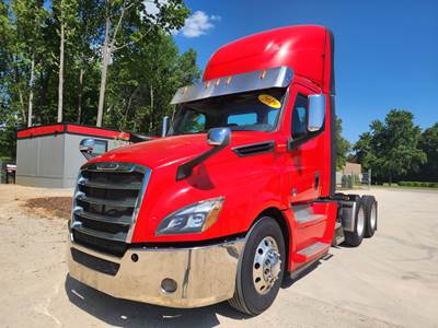 Freightliner Cascadia 126 Day Cab Truck - 455HP, 12 Speed Automatic
