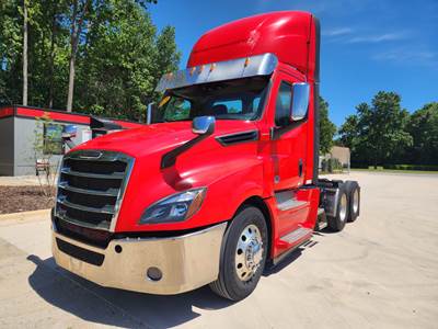 Freightliner Cascadia 126 Day Cab Truck - 455HP, 12 Speed Automatic