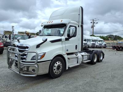 Freightliner Cascadia 126 Day Cab Truck - 455HP, 12 Speed Automatic